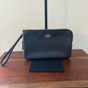 NWOT Coach Grayish Blue Double Zip Wristlet with Hantag